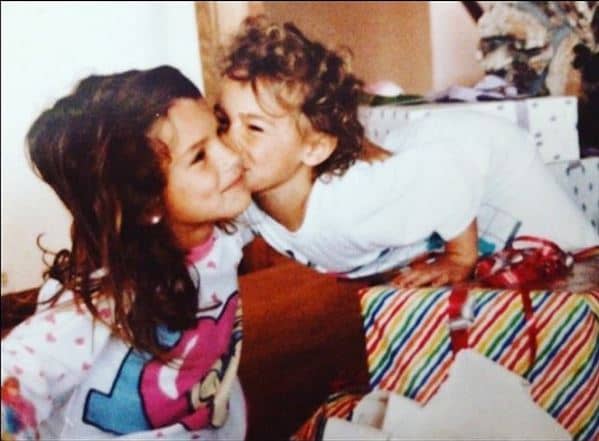 Childhood picture of gina-carano with her sister