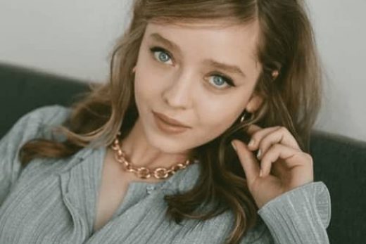 Madeleine Arthur profile