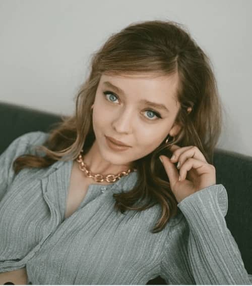 Madeleine Arthur profile