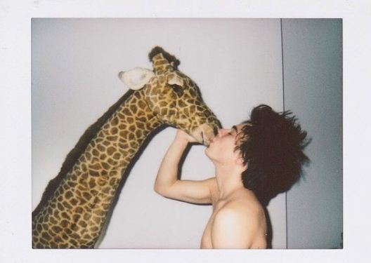 Axel Aurant Kissing the Giraffe 