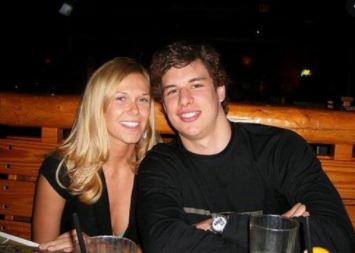 Sidney Crosby Having dinner with his Gf.   
