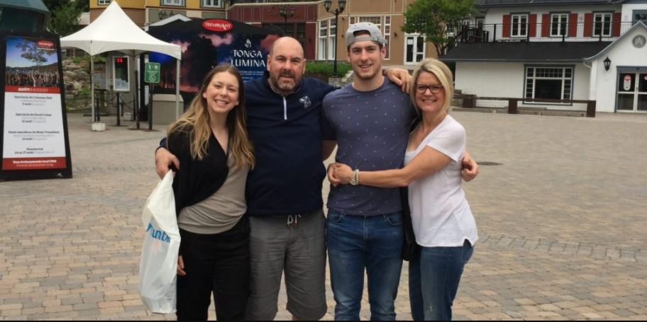 Pierre-Luc Dubois with his family for shopping  