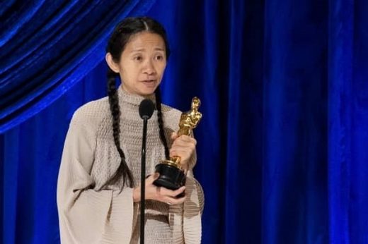 Chloe-Zhao-wins-the-2021-Oscars-for-the-Nomadland