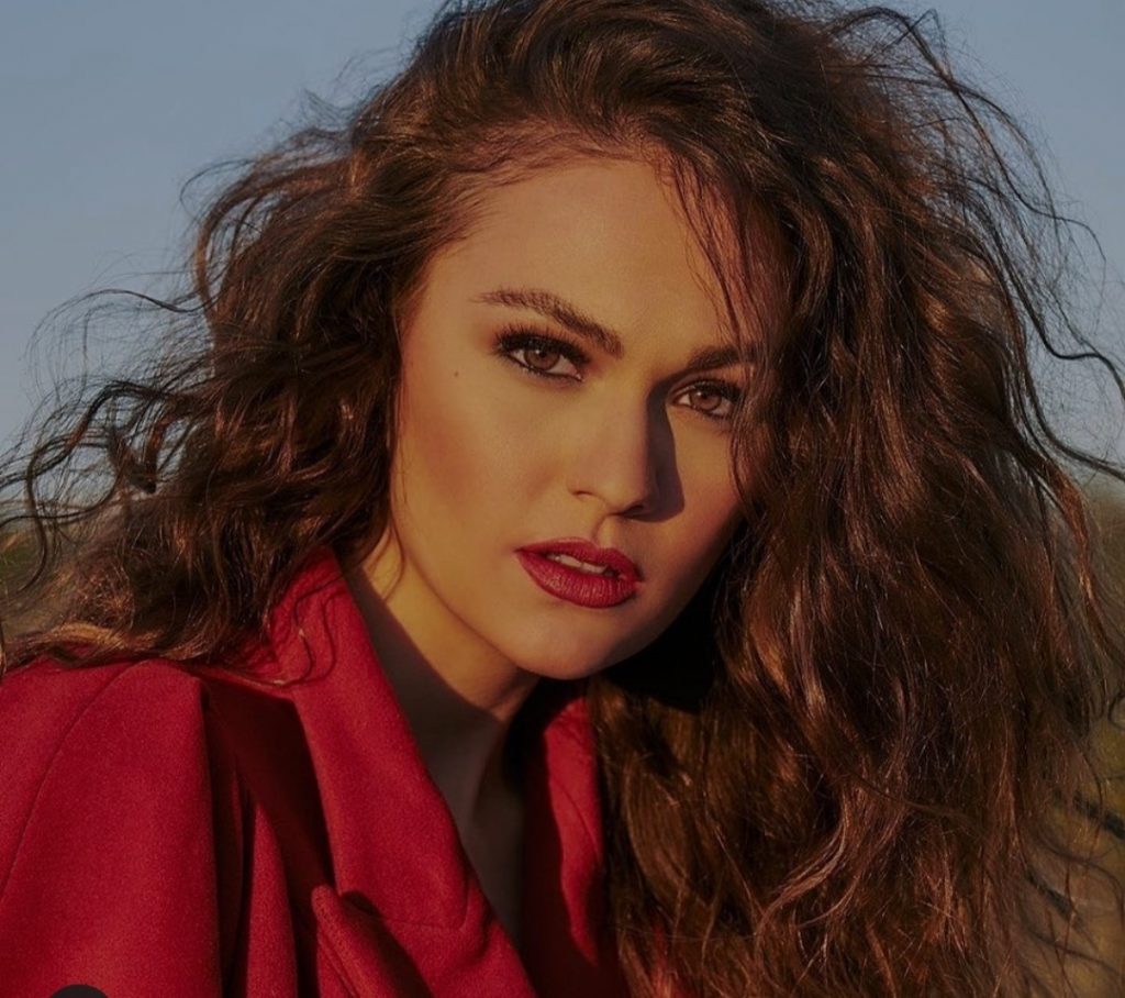Sophie Skelton net worth
