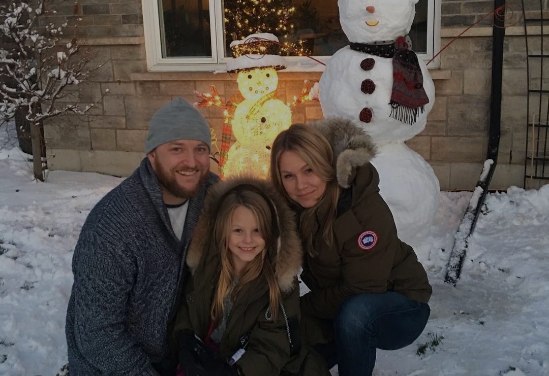 Andrea Roth has a high-paying job, which has increased her net worth.
