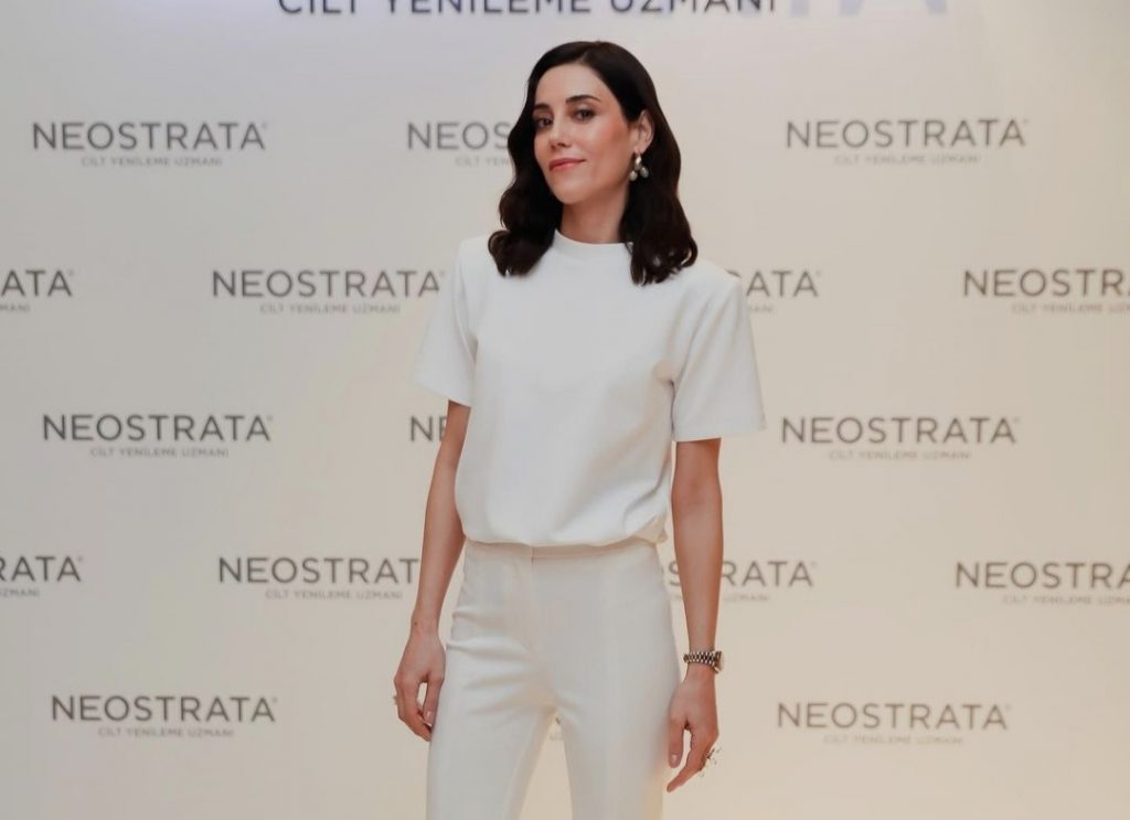 Cansu Dere net worth