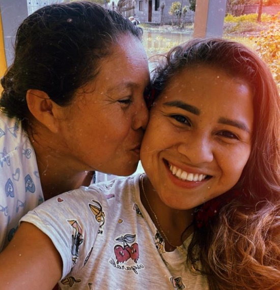 Leicy Santos parents
