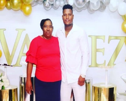 Framber Valdez with his mother