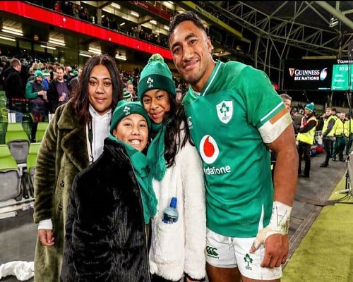 Bundee Aki with his children
