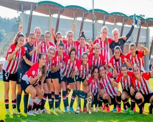Oihane Hernández with her team members