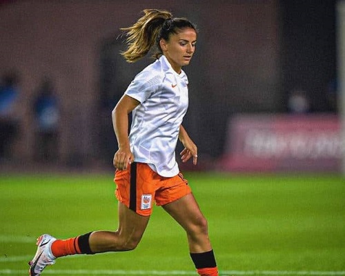 Van de Donk playing her game