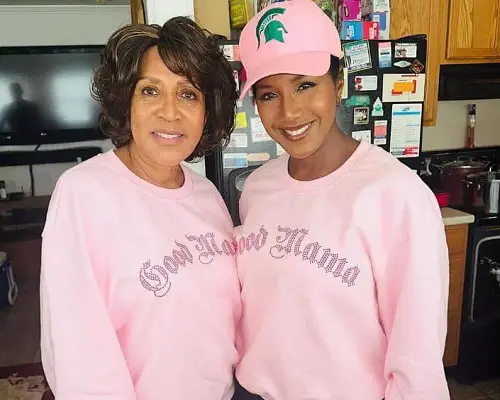 Glenda Lewis with her mother
