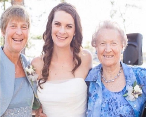 Jennifer Botterill with her mother and grandmother