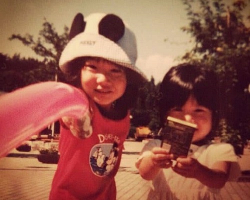 Aya Ohori with her sister