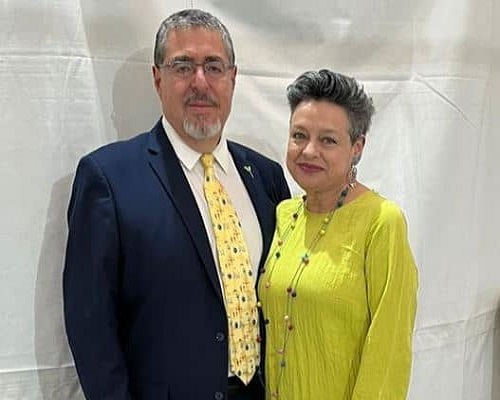 Who is Bernardo Arévalo's wife? Children, divorce