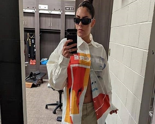 Kelsey Plum with her iPhone