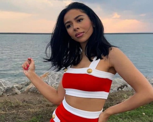 American R&B singer Mariah Amani Buckles