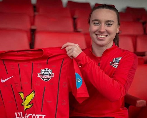 Football Star Aimee Jessica Claypole