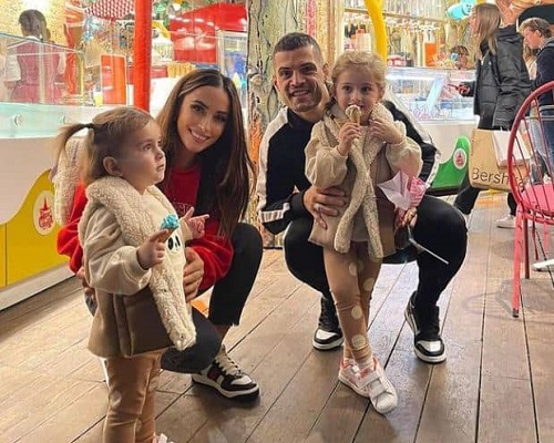 The sweet couple with their lovely daughters