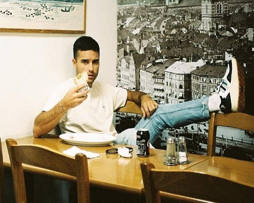 Living an opulent lifestyle, Eric Saade