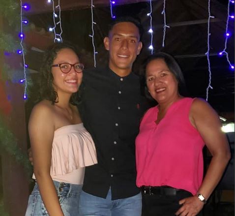César Menacho con su familia