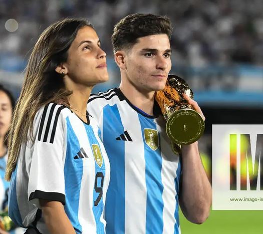 Julián Alvarez with his Girlfriernd Emilia Ferrero