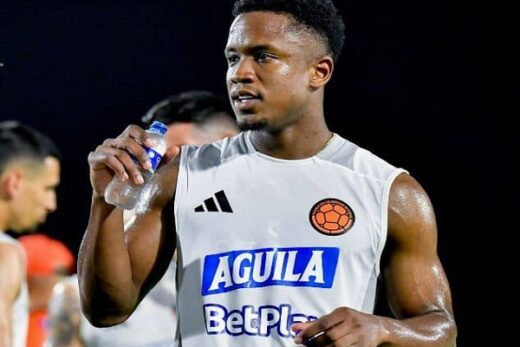 Luis Fernando Sinisterra Lucumí es un futbolista profesional colombiano.