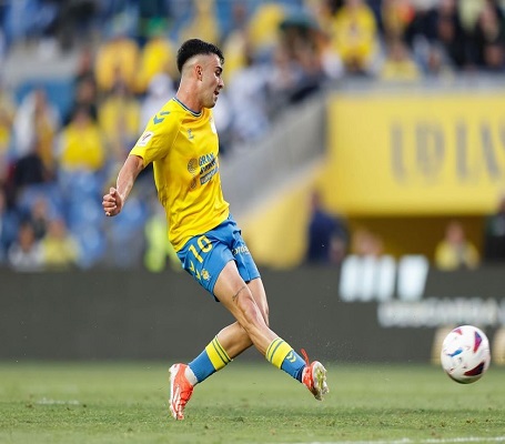 Alberto Moleiro played football