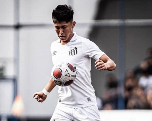 Miguelito, es un futbolista profesional boliviano