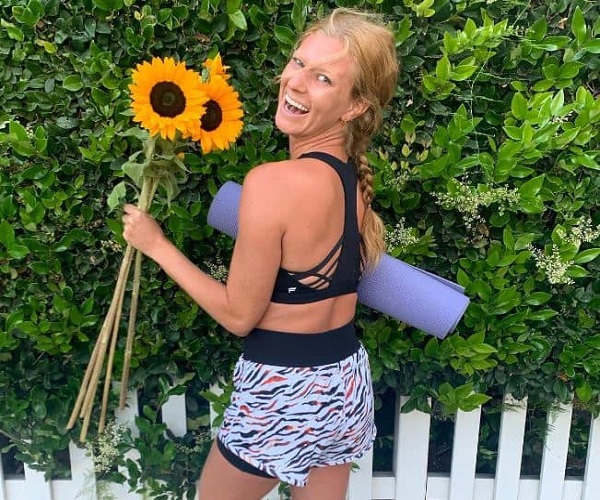 Lisa Weintraub with beautiful flowers